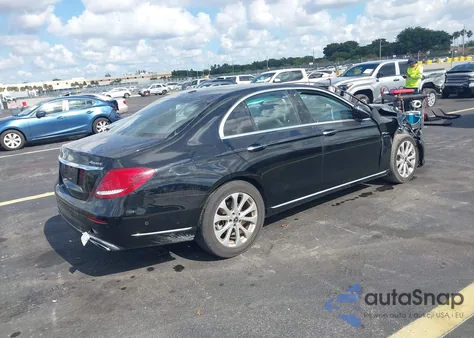 2019 Mercedes-Benz E 300 4Matic z USA, uszkodzony, nr VIN WDDZF4KB0KA517748